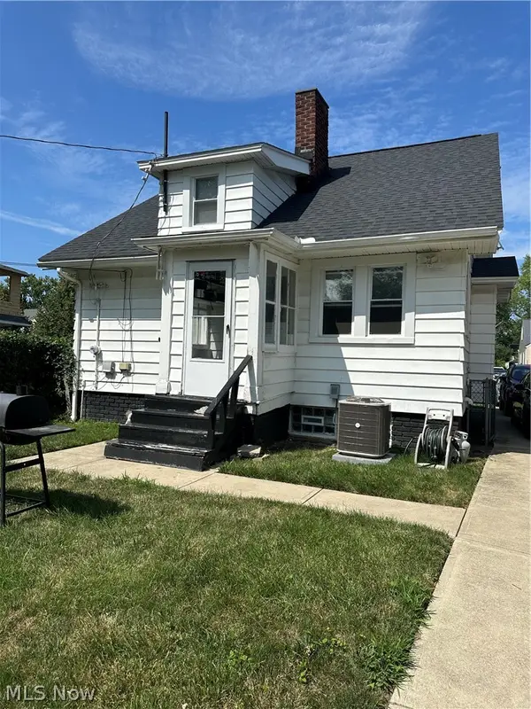 1566 E 204 E Street, Euclid, OH 44117