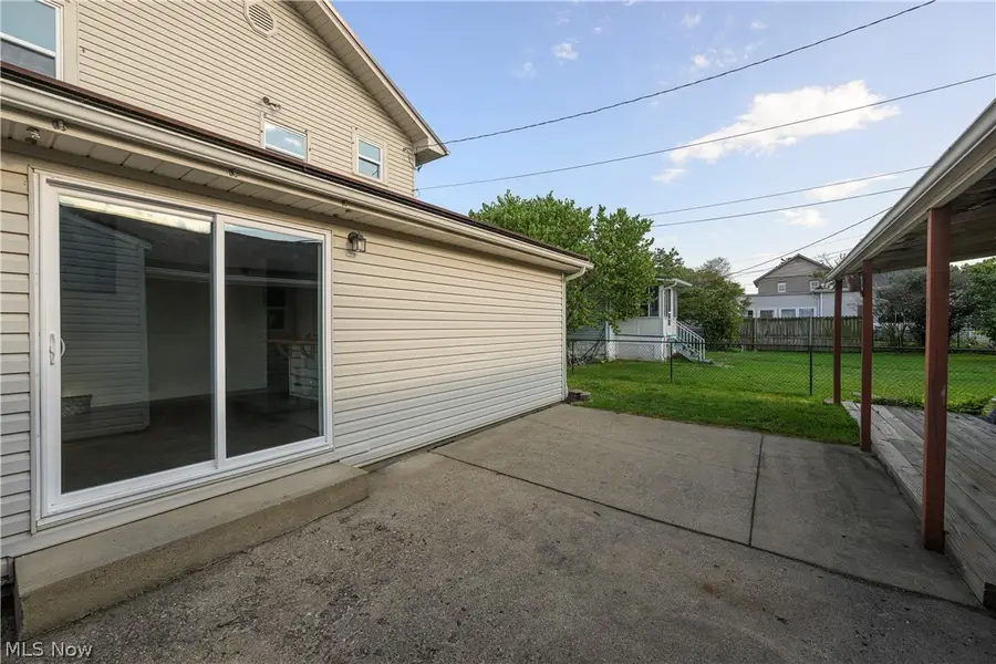 320 Oak Street, Uhrichsville, OH 44683 - #3