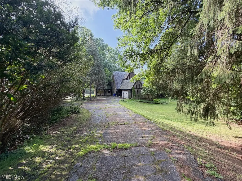 946 Park W Boulevard, East Liverpool, OH 43920 - #1