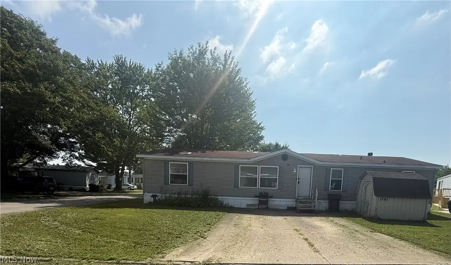 1241 N Park Circle, Brookfield, OH 44403 - #2