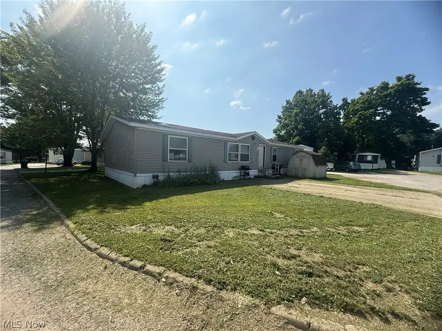 1241 N Park Circle, Brookfield, OH 44403 - #3