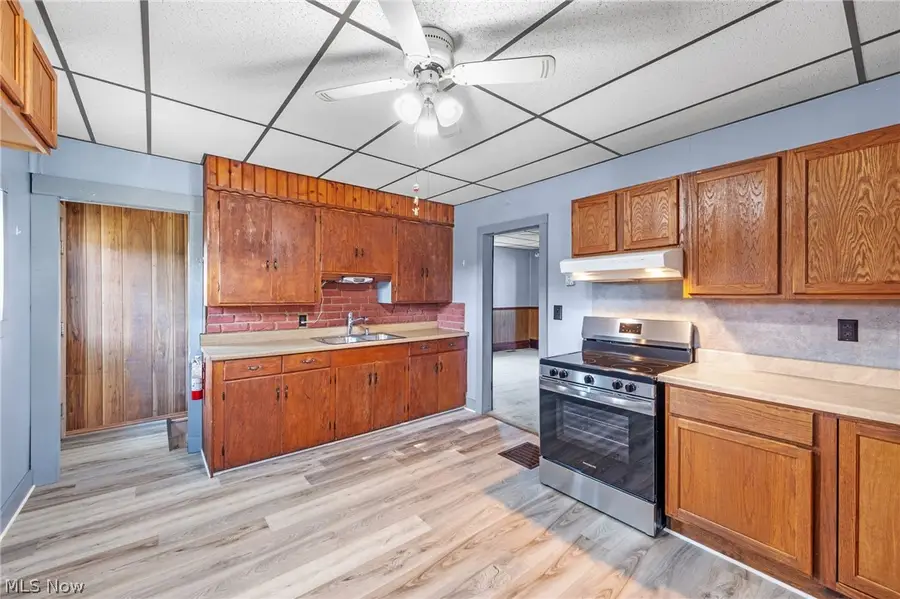804 6th Sw Street, Massillon, OH 44647 - #3