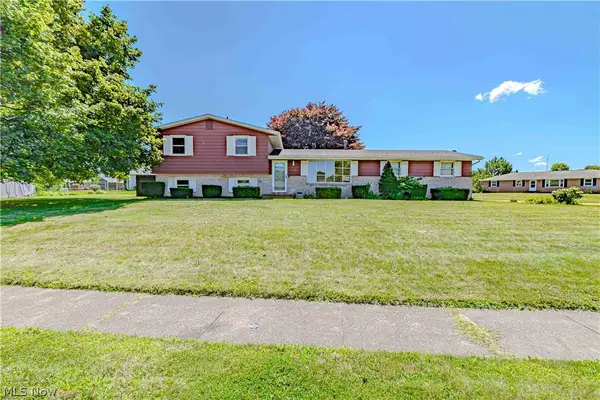 932 Richards Drive, Louisville, OH 44641
