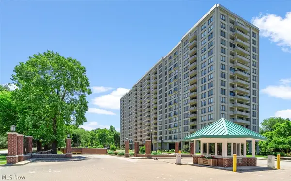 1 Bratenahl Place #1207, Bratenahl, OH 44108