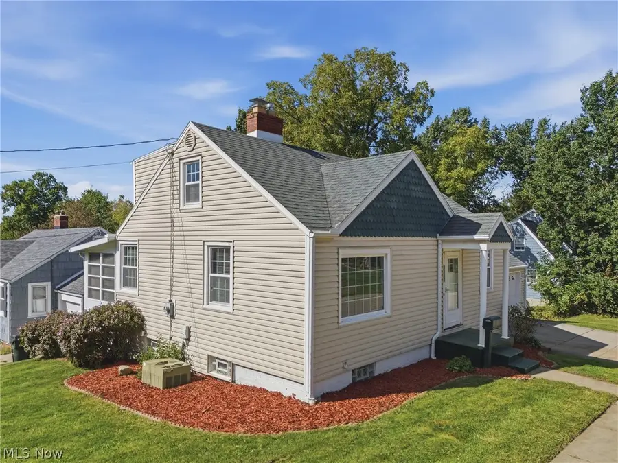 105 Donner Nw Avenue, North Canton, OH 44720 - #3