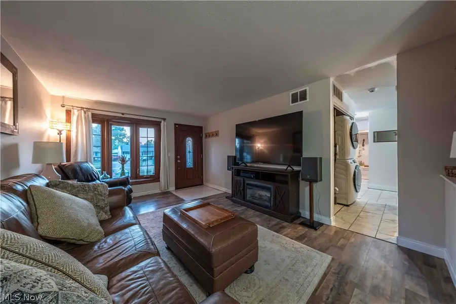 303 Erieview Boulevard, Sheffield Lake, OH 44054 - #3