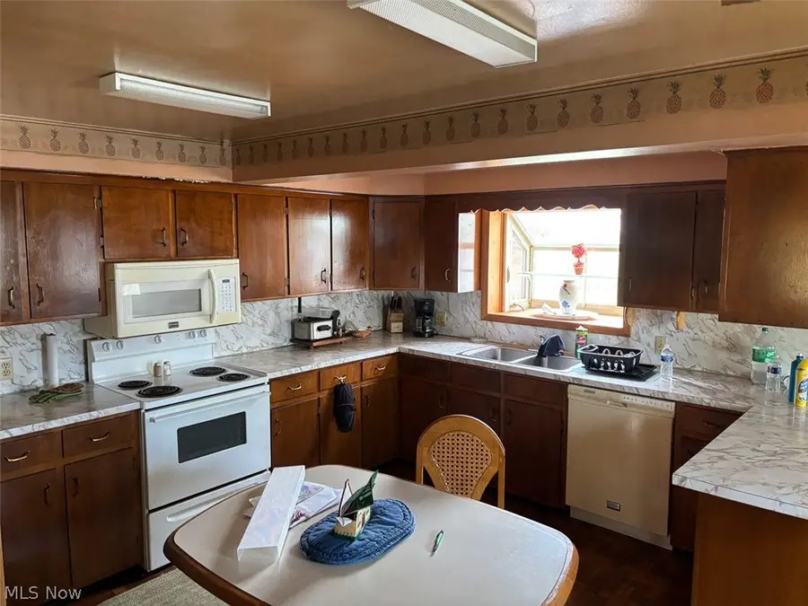 2043 S Freedom Avenue, Alliance, OH 44601 - #3