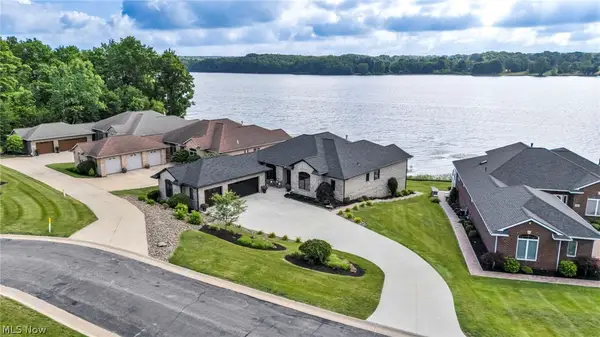 1004 Waters Edge Drive, Columbiana, OH 44408