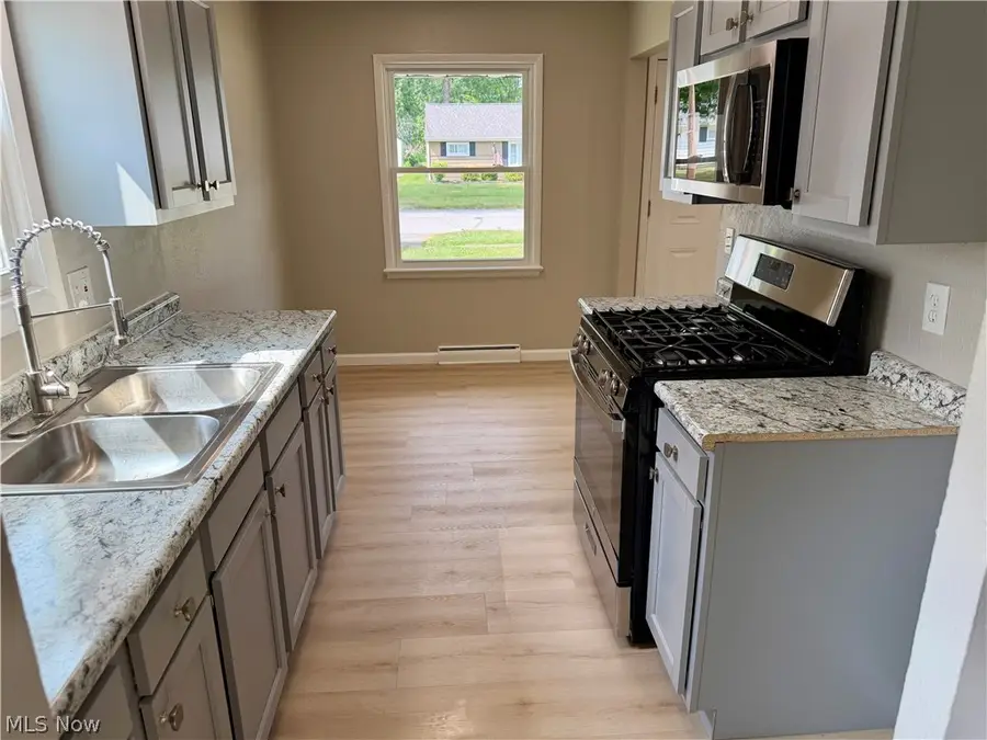 940 Oakwood Drive, Elyria, OH 44035 - #3