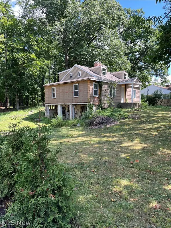 9012 W Pleasant Valley Road, Parma, OH 44130