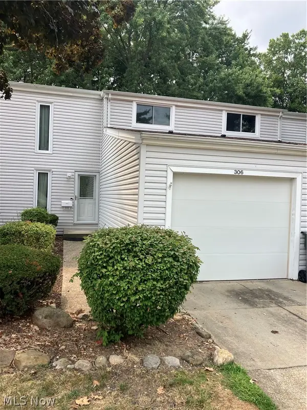 306 Deepwood Drive, Wadsworth, OH 44281