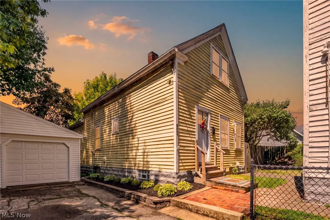 852 Starkweather, Cleveland, OH 44113 - #1
