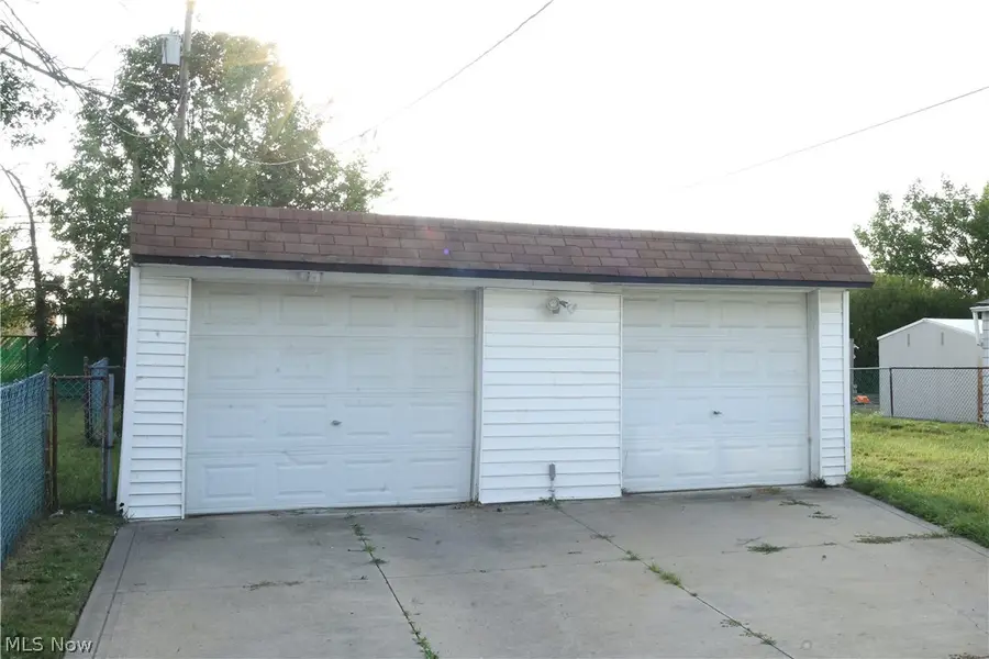 6008 Monica Lane, Garfield Heights, OH 44125 - #3