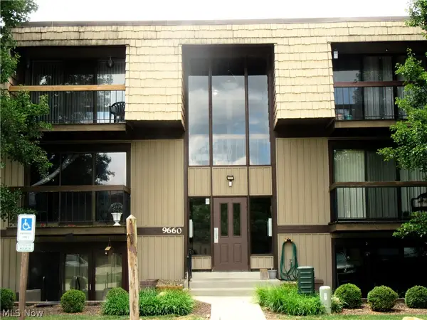 9660 Cove Drive #F19, North Royalton, OH 44133