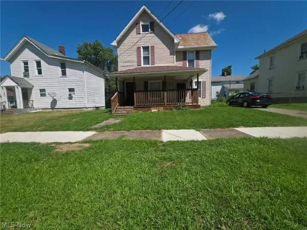 1203 Woodland Nw Street, Warren, OH 44483