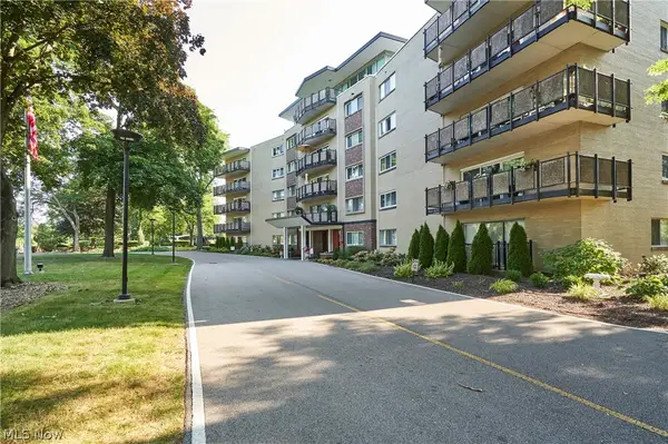255 N Portage Path #216, Akron, OH 44303