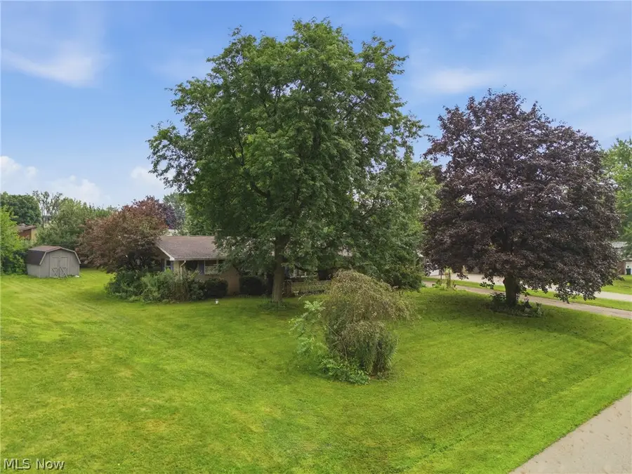 5266 Glenhaven Avenue, Louisville, OH 44641 - #3