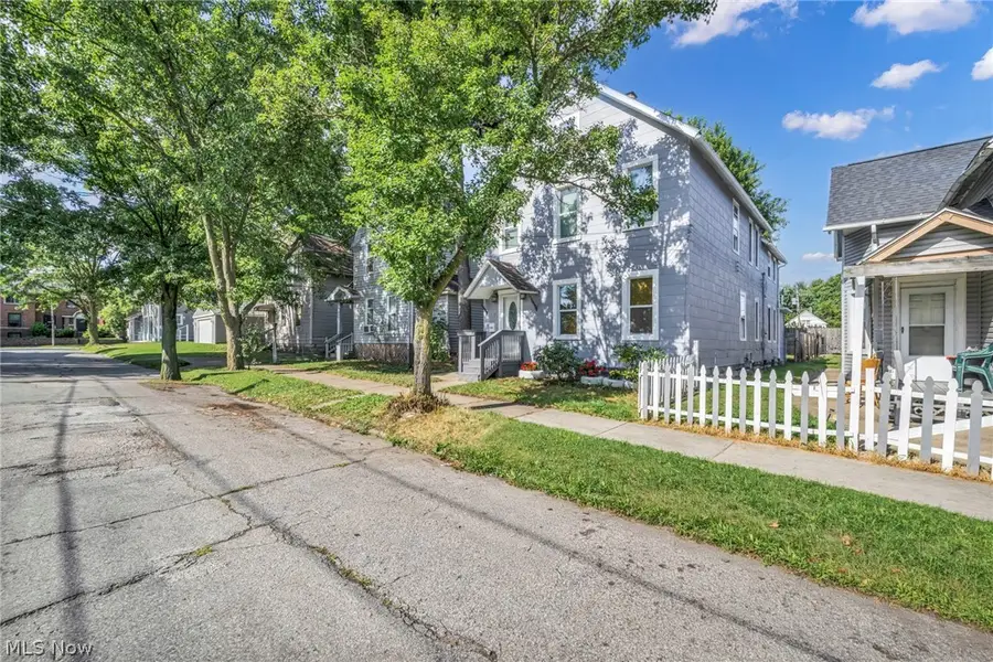3142 W 40th Street, Cleveland, OH 44109 - #3