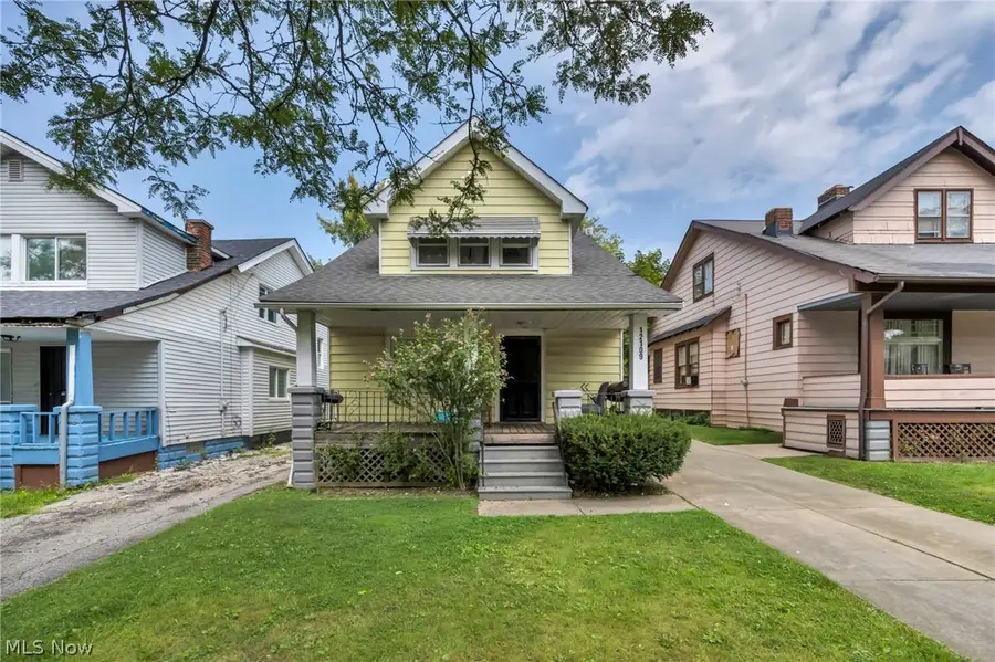 12109 Holborn Avenue, Cleveland, OH 44105 - #3