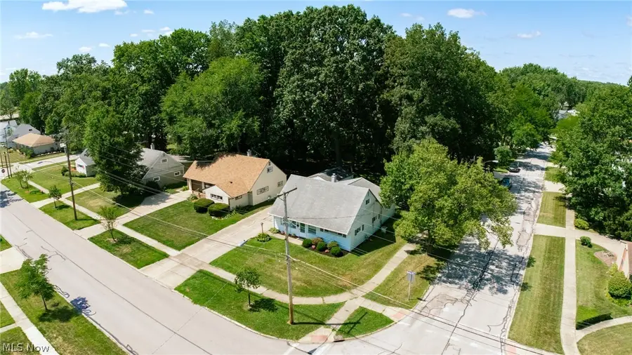 572 Woodmere Drive, Berea, OH 44017 - #2