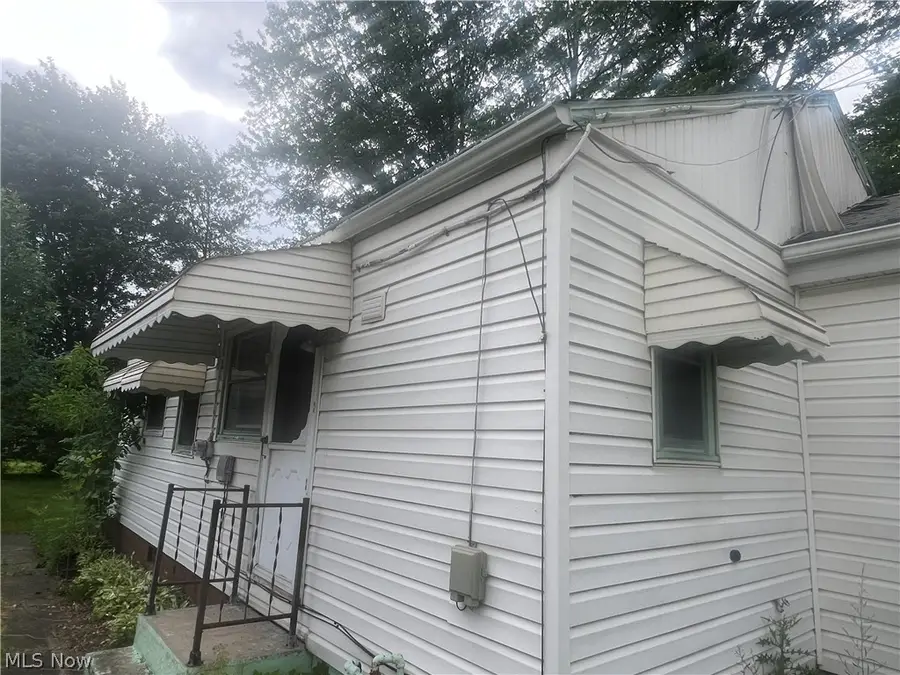 2085 Clermont Ne Avenue, Warren, OH 44483 - #2