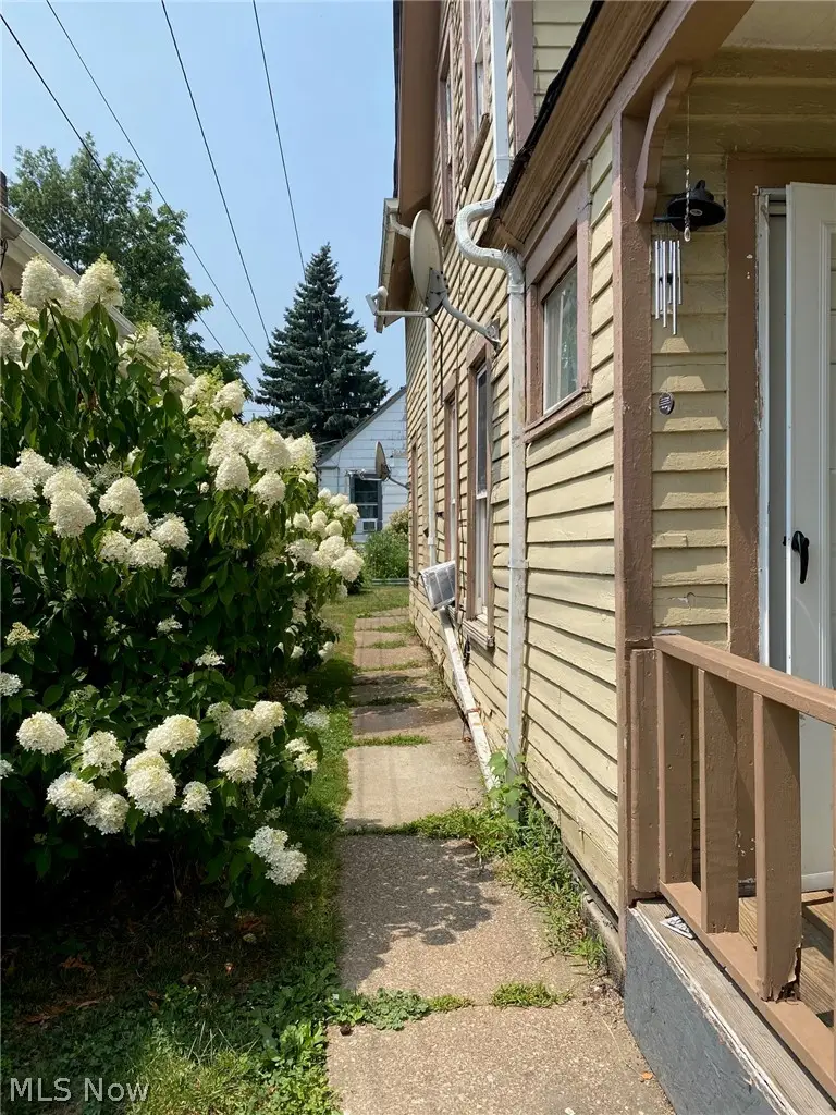2060 W 44th Street, Cleveland, OH 44113 - #2