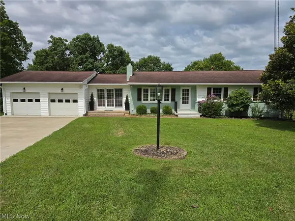 52 Meadow Ln Circle, Parkersburg, WV 26101