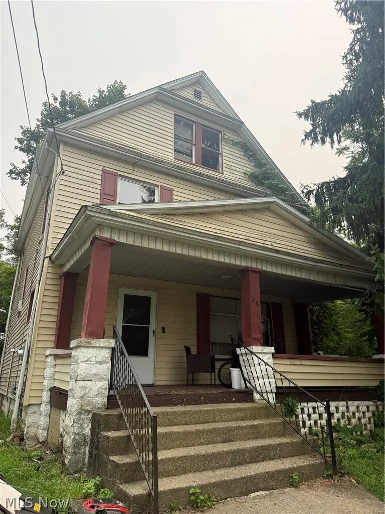 565 W Chalmers Avenue, Youngstown, OH 44511 - #2