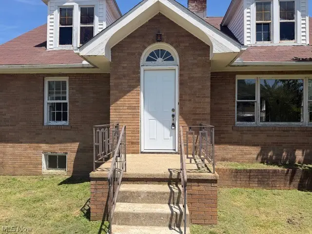 1525 Roanoke Avenue, Uhrichsville, OH 44683 - #2