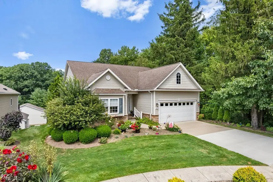 847 Heron Lakes Circle, Cuyahoga Falls, OH 44223 - #2