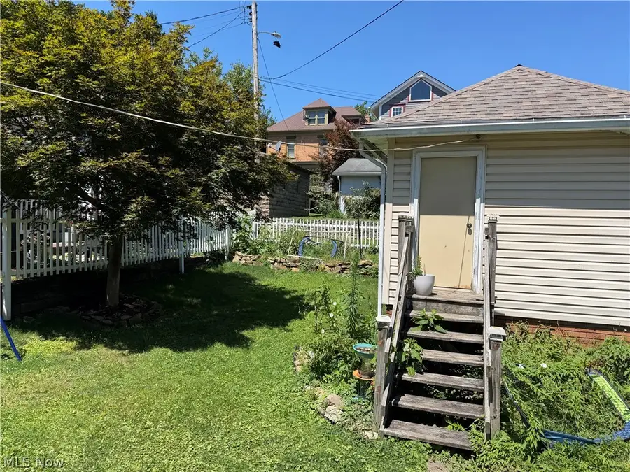 605 Mckinnon Avenue, East Liverpool, OH 43920 - #2