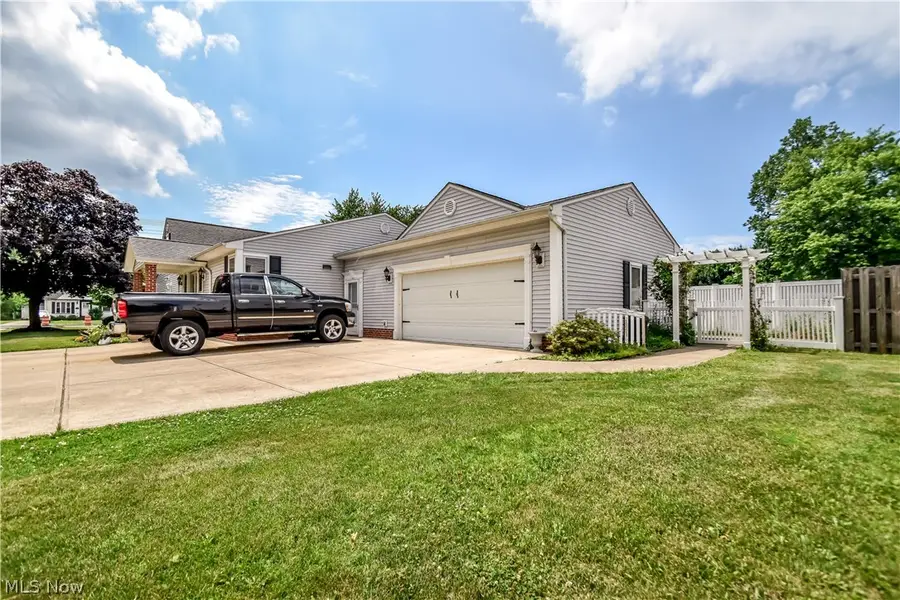 439 E 305th Street, Willowick, OH 44095 - #3