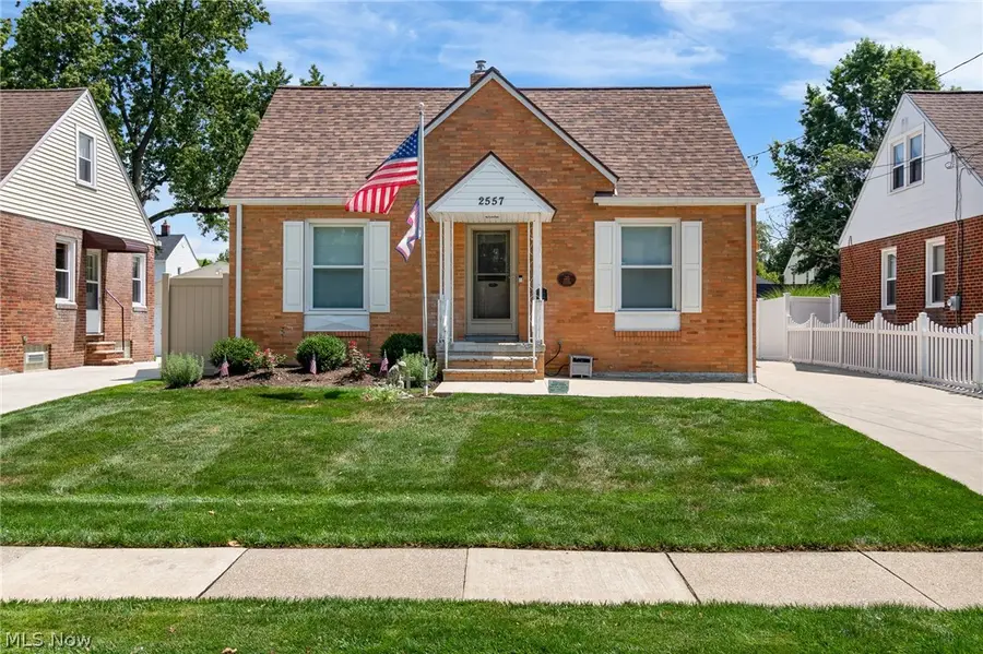 2557 9th Street, Cuyahoga Falls, OH 44221 - #2