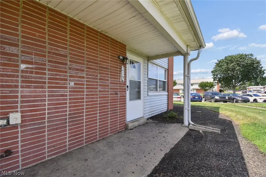 219 Buckeye Circle, Columbus, OH 43217 - #3