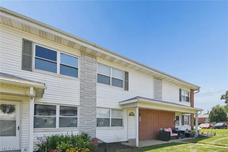 129 Buckeye Circle, Columbus, OH 43217 - #3