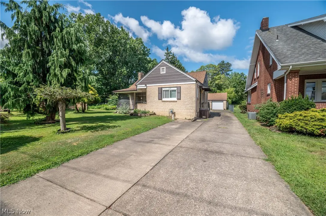 110 S Hazelwood Avenue, Youngstown, OH 44509 - #1