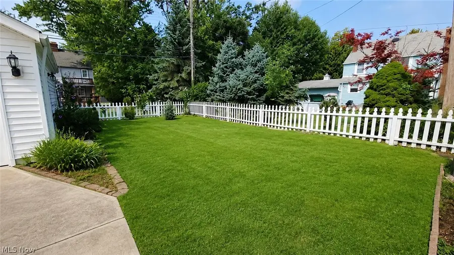 34 E 211th Street, Euclid, OH 44123 - #3
