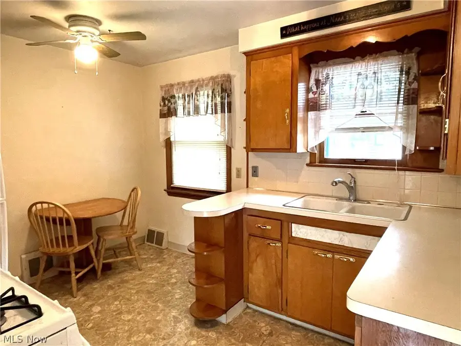 28532 Lake Shore Boulevard, Willowick, OH 44095 - #3