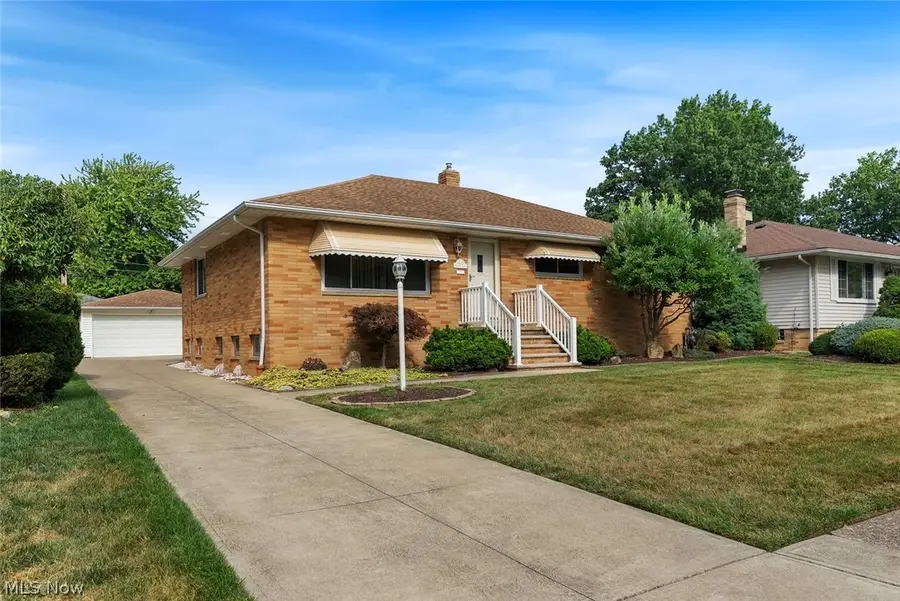 6230 Beverly Drive, Parma Heights, OH 44130 - #2
