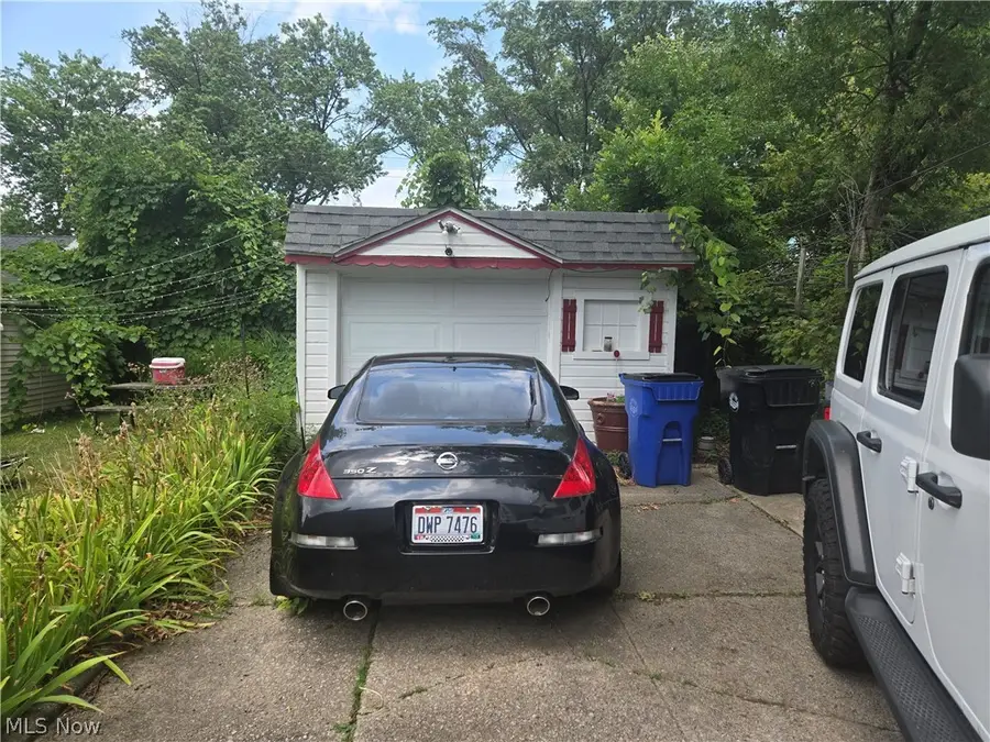17425 Glendale Avenue, Cleveland, OH 44128 - #3