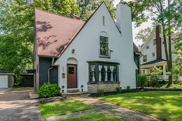 2235 Delaware Drive, Cleveland Heights, OH 44106