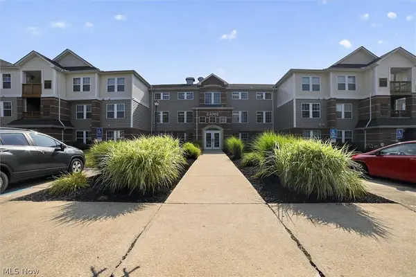 23002 Chandlers Lane #105, Olmsted Falls, OH 44138