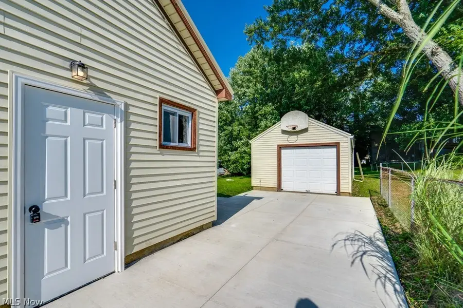 4100 Fairgrove Sw Avenue, Massillon, OH 44646 - #3