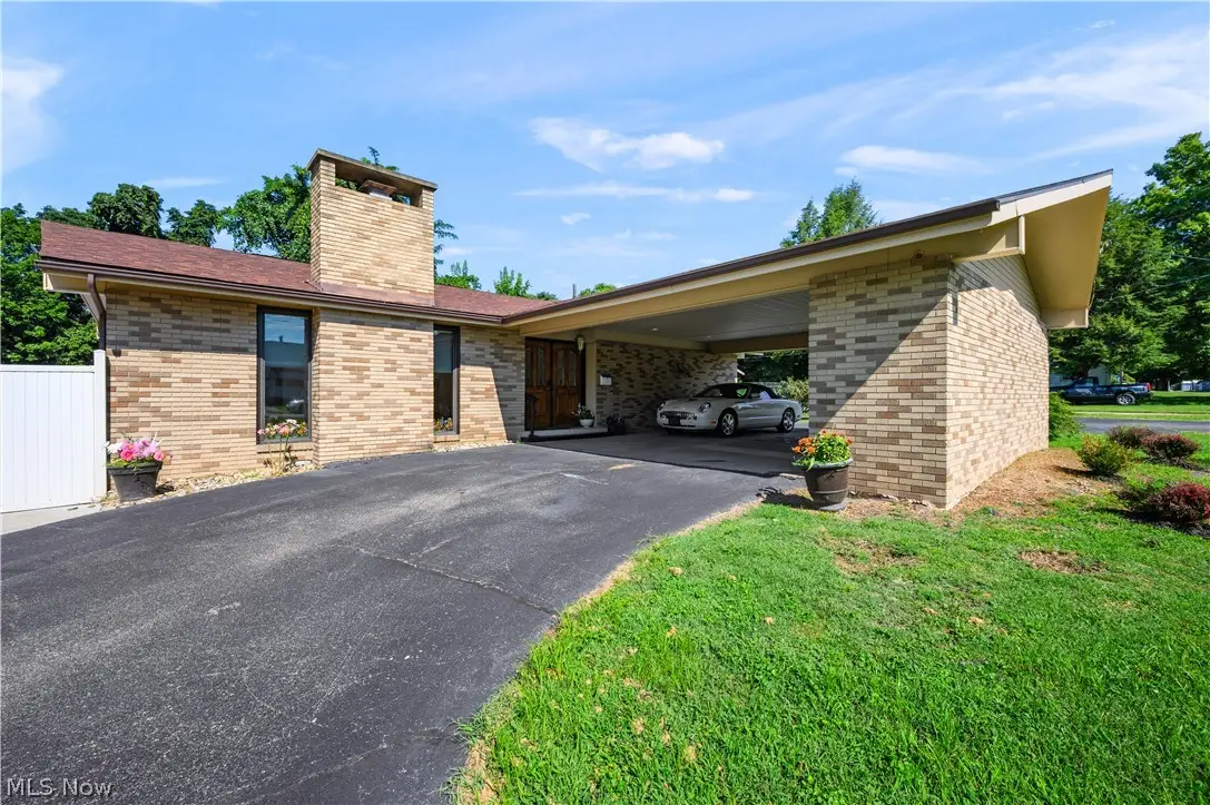 609 Thomas Street, Belpre, OH 45714 - #1