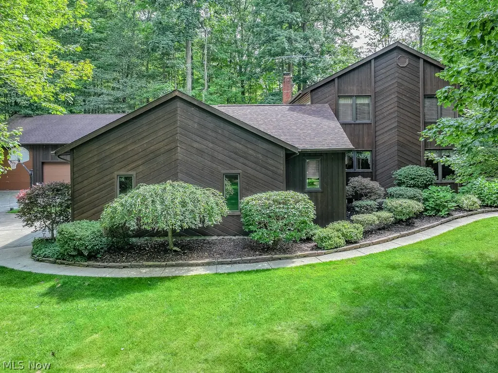 9731 Riverwood Lane, Chagrin Falls, OH 44023 - #1