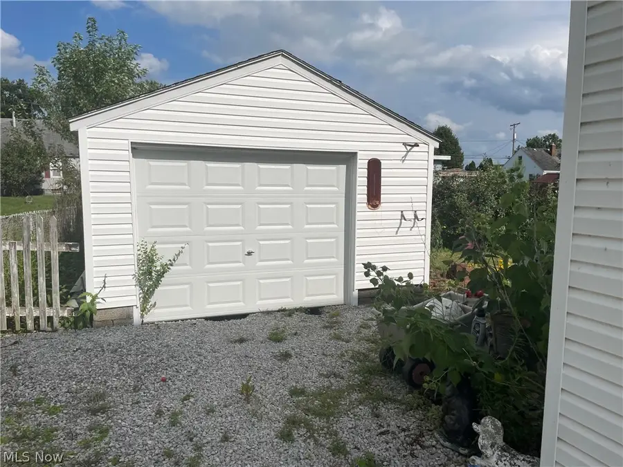 2726 Gilbert Ne Avenue, Canton, OH 44705 - #2