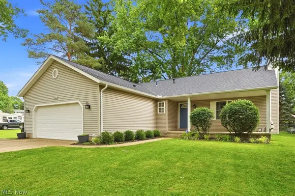 3166 Vermont Nw Street, North Canton, OH 44720