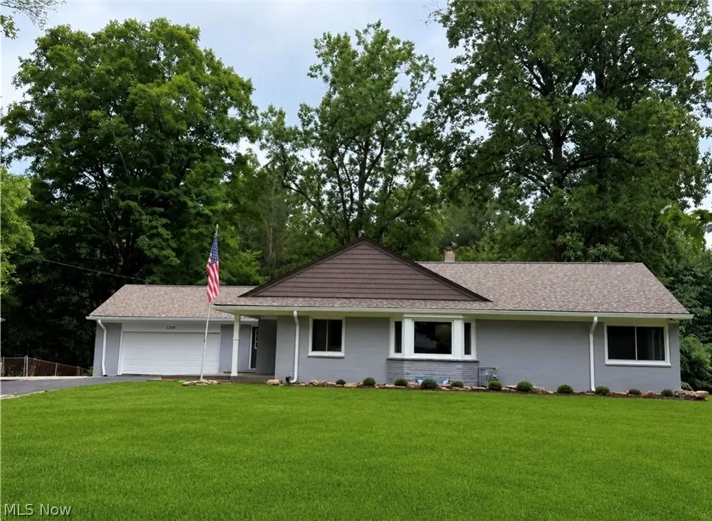 2120 Arms Drive, Girard, OH 44420 - #1