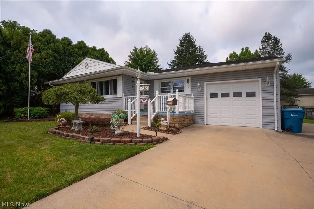 620 Dresden Drive, Hubbard, OH 44425 - #1