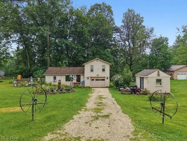 2072 Hilltop Drive, Carrollton, OH 44615